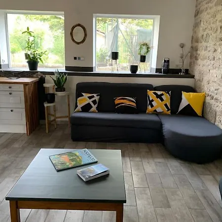 Le Majol Hébergement de vacances La Chapelle-sur-Furieuse